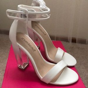 Shoedazzle - White strap chunky heel - NWOT